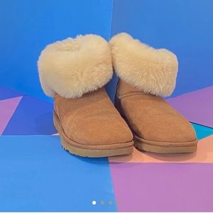 ugg boots with buttons - perfect condition